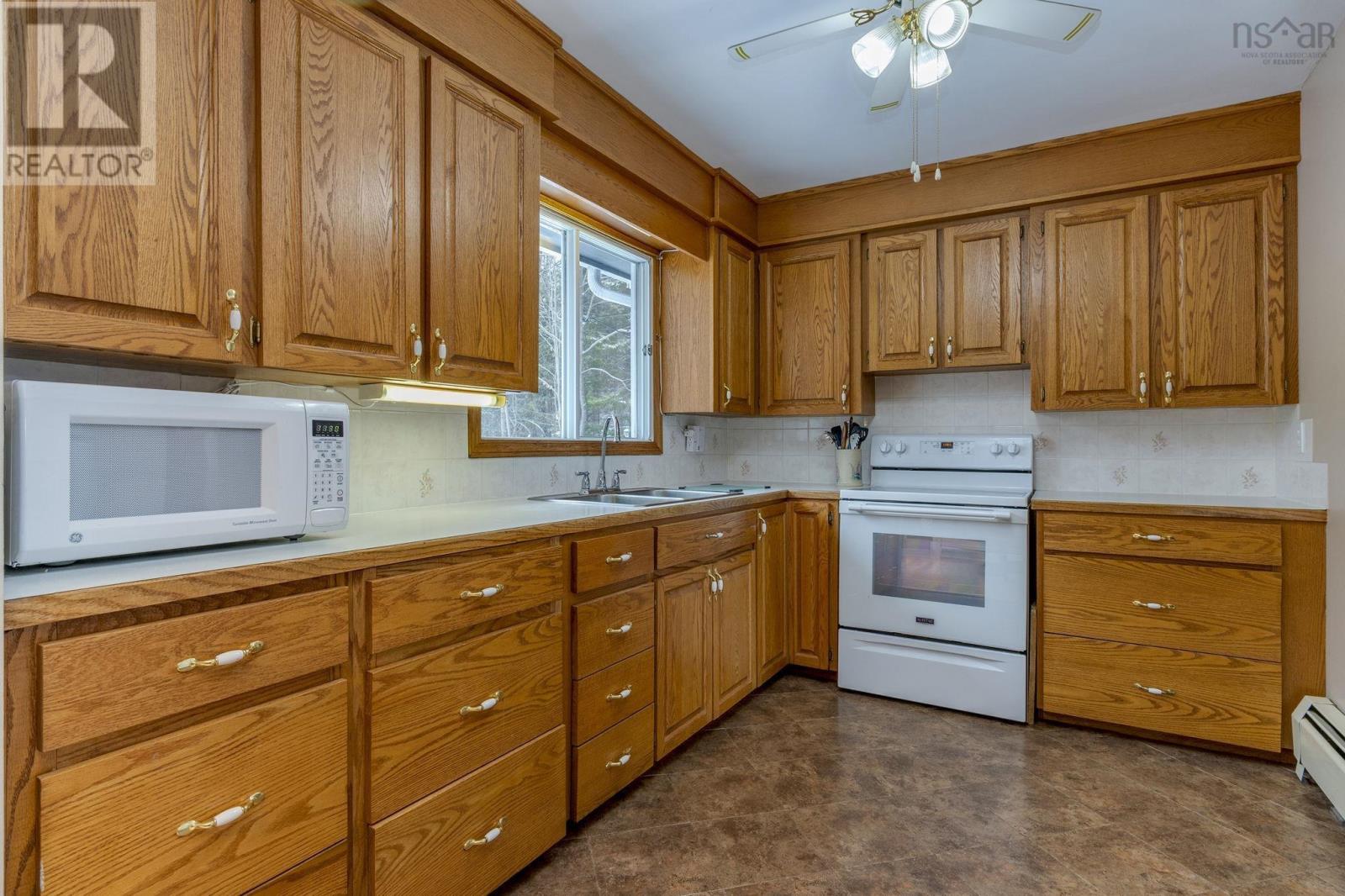 56 Brook Street, Fletchers Lake, Nova Scotia  B2T 1A5 - Photo 16 - 202602858