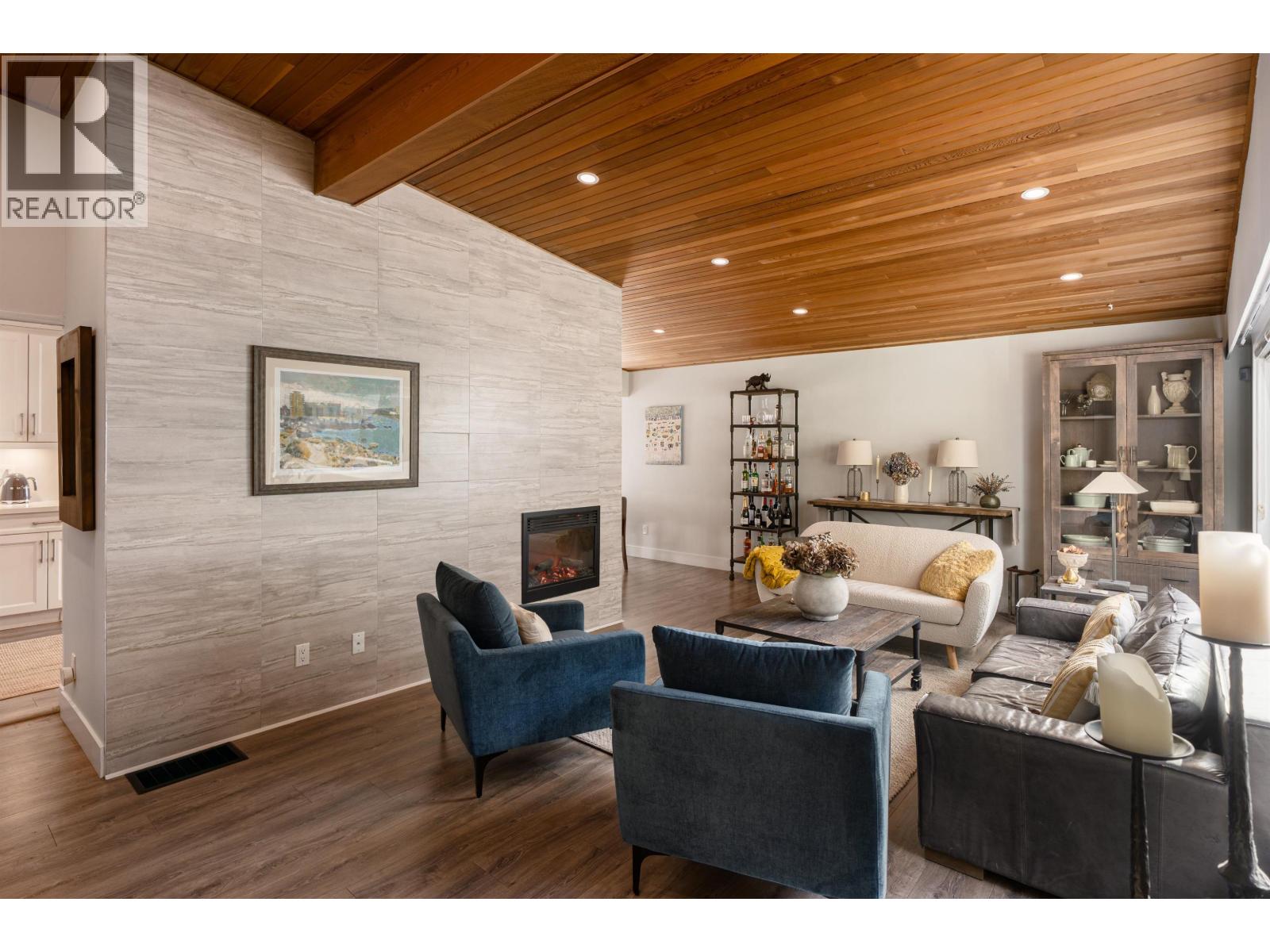 3642 Sykes Road, North Vancouver, British Columbia  V7K 2A7 - Photo 3 - R3090225