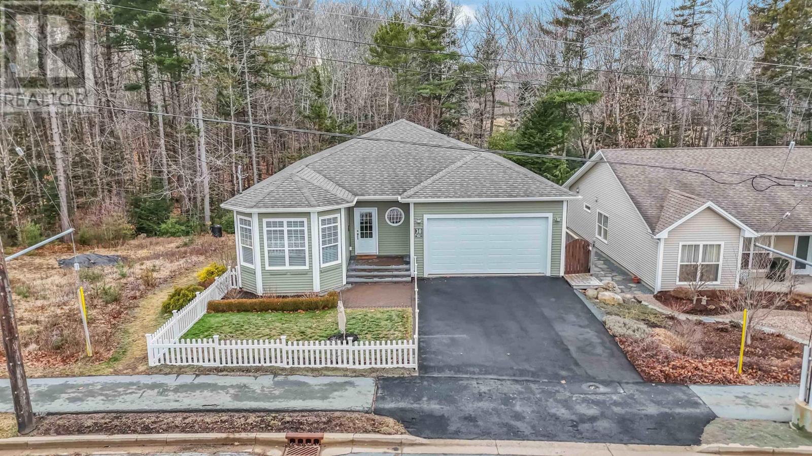 38 Roundhouse Drive, Bridgewater, Nova Scotia  B4V 9A9 - Photo 4 - 202600980