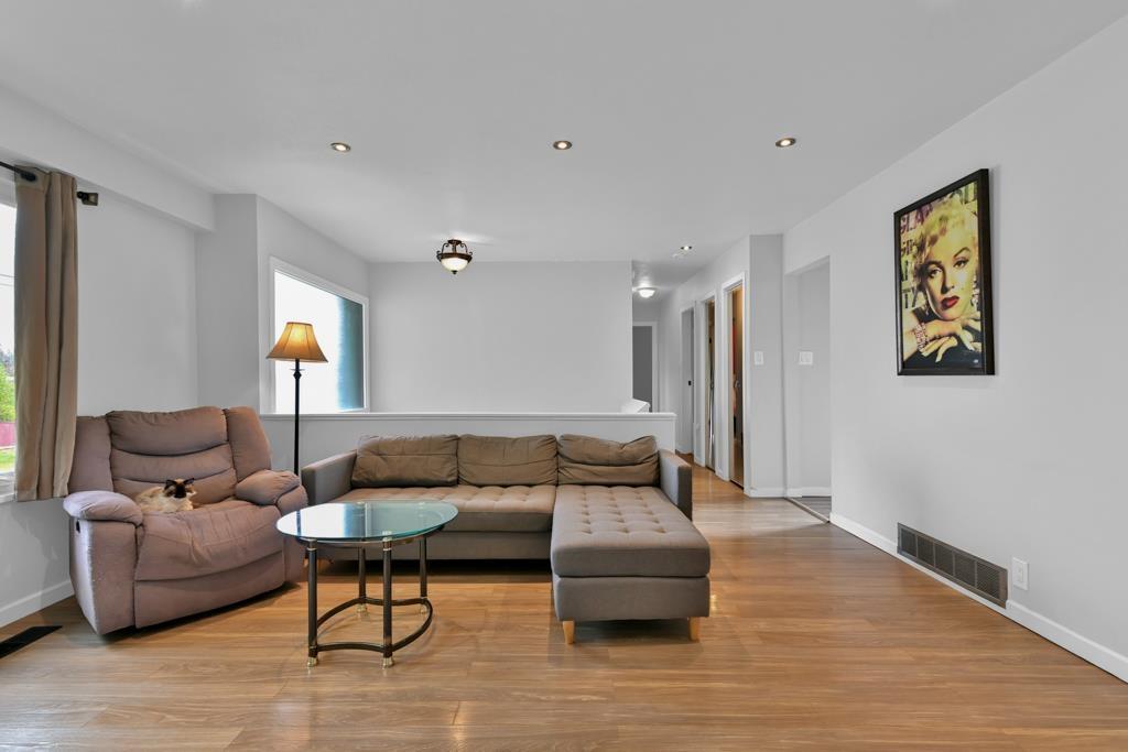 14486 109 Avenue, Surrey, British Columbia  V3R 1Y1 - Photo 5 - R3089235