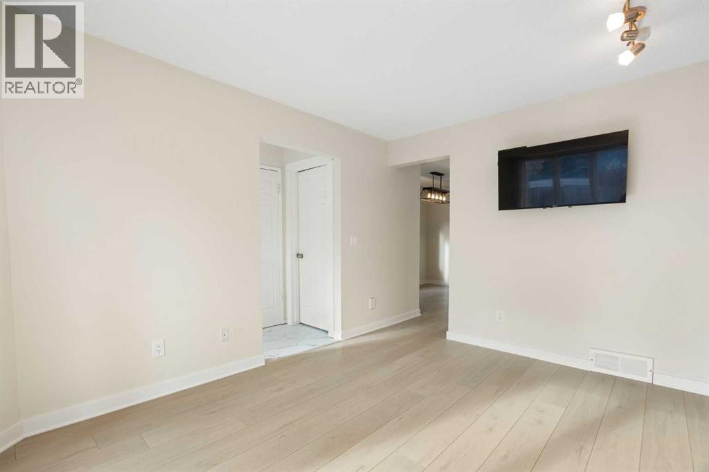 25 Mckernan Road Se, Calgary, Alberta  T2Z 1S7 - Photo 12 - A2286879