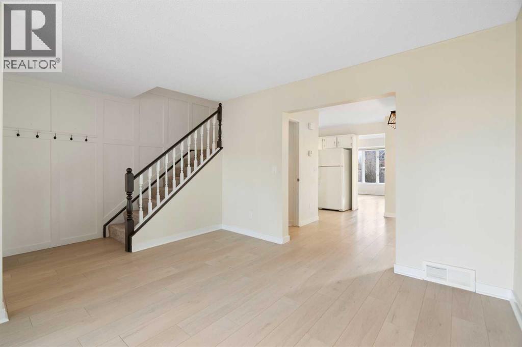 25 Mckernan Road Se, Calgary, Alberta  T2Z 1S7 - Photo 4 - A2286879