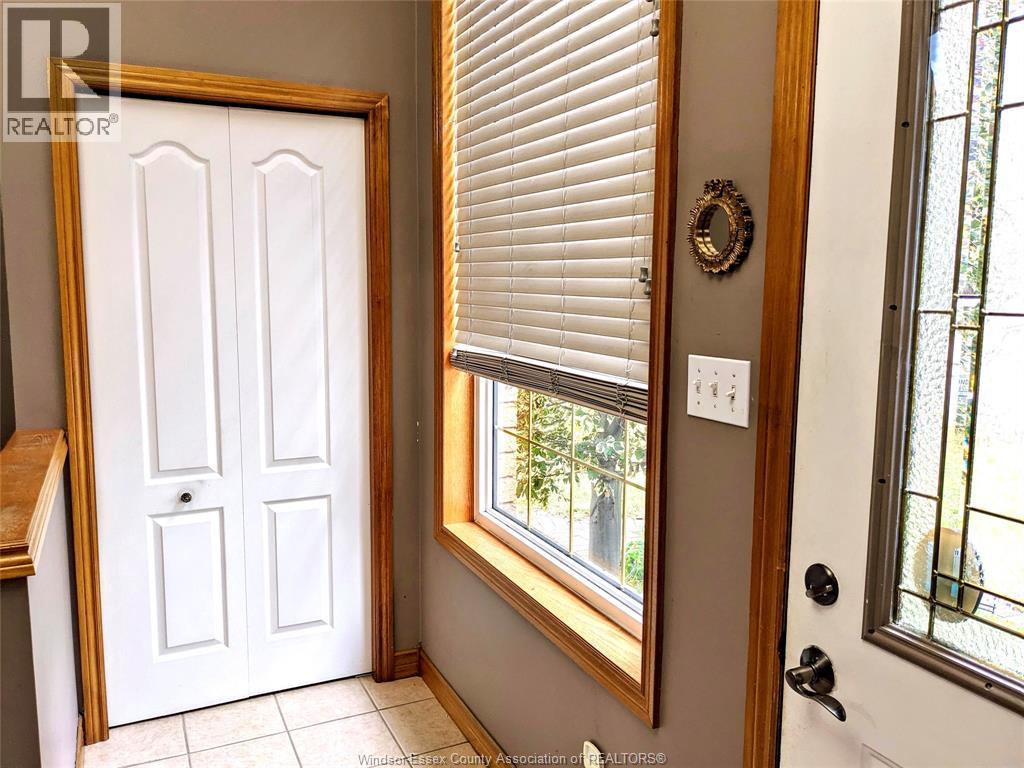 4222 Stagecoach, Windsor, Ontario  N9G 2W8 - Photo 2 - 26003370