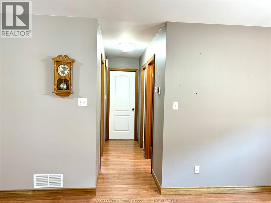 4222 Stagecoach, Windsor, Ontario  N9G 2W8 - Photo 8 - 26003370