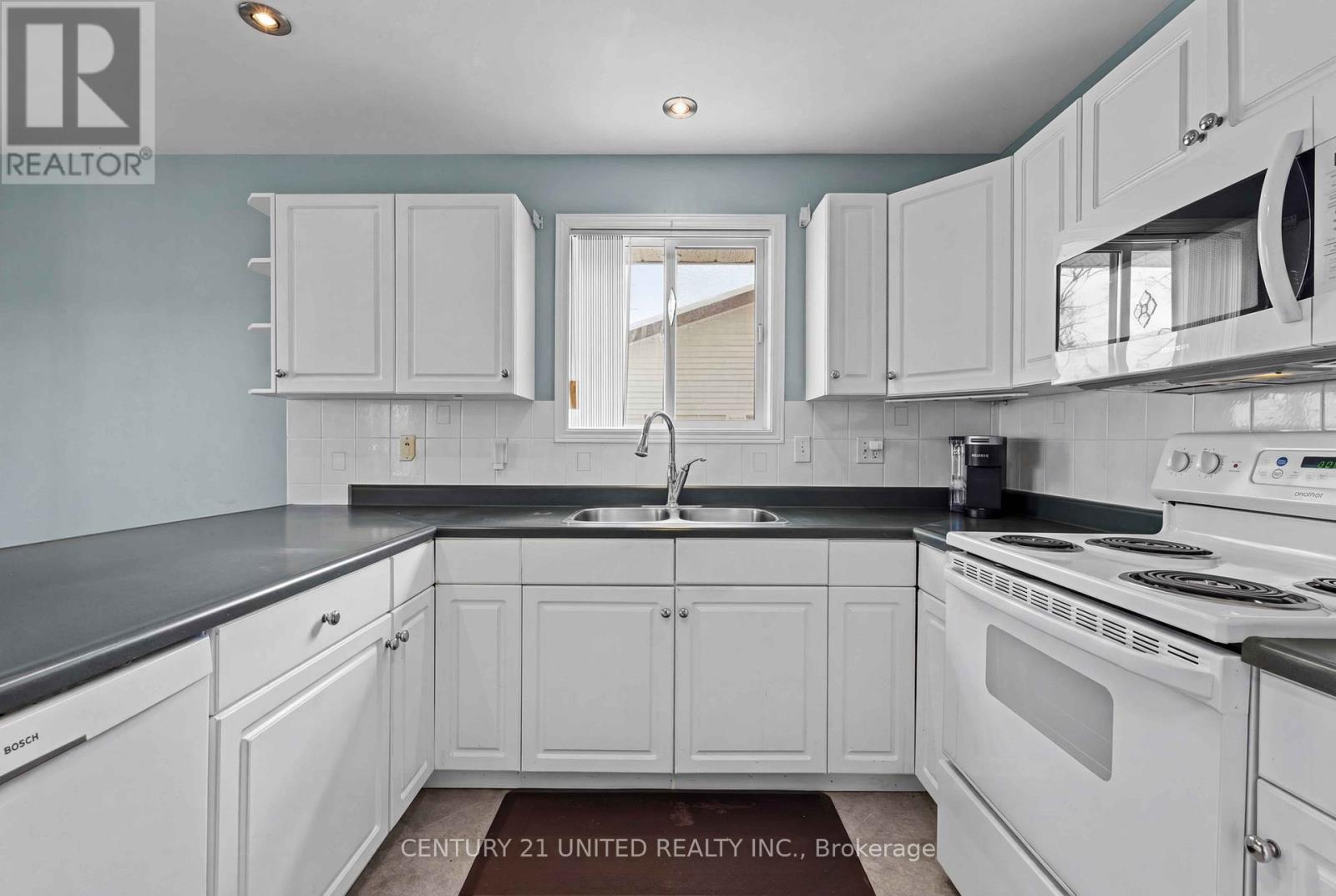 640 Brealey Drive, Peterborough (Otonabee Ward 1), Ontario  K9K 2M7 - Photo 12 - X12794258