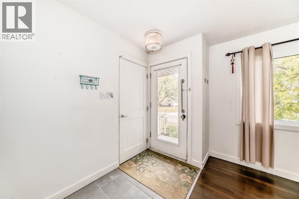 4139 Bowlen Street Nw, Calgary, Alberta  T2L 1P8 - Photo 2 - A2258402