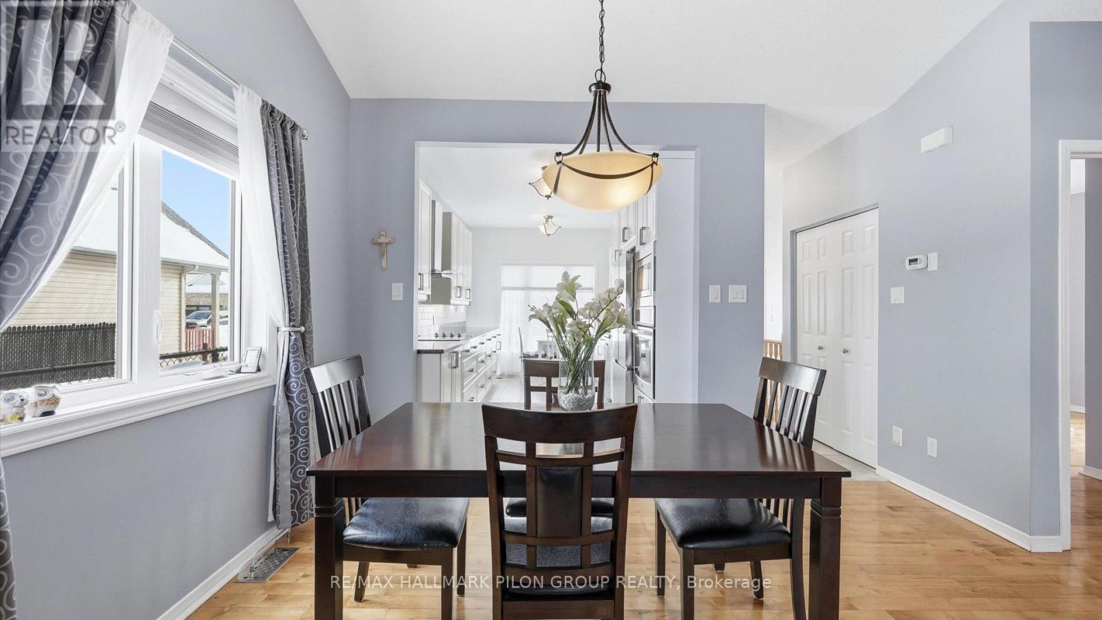 303 Rustic Hills Crescent, Ottawa, Ontario  K4A 5A5 - Photo 5 - X12794264