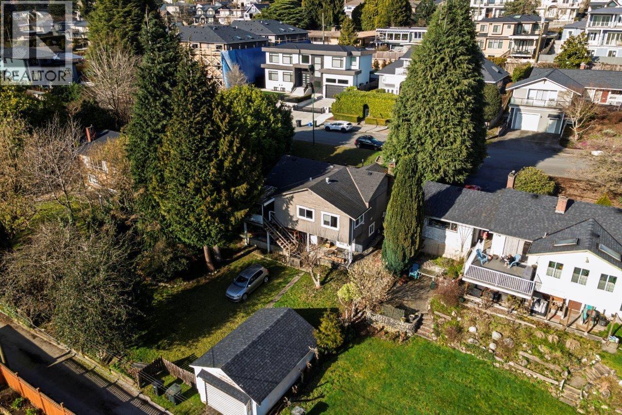 Listing Picture 6 of 25 : 4376 WINNIFRED STREET, Burnaby / 本拿比 - 魯藝地產 Yvonne Lu Group - MLS Medallion Club Member