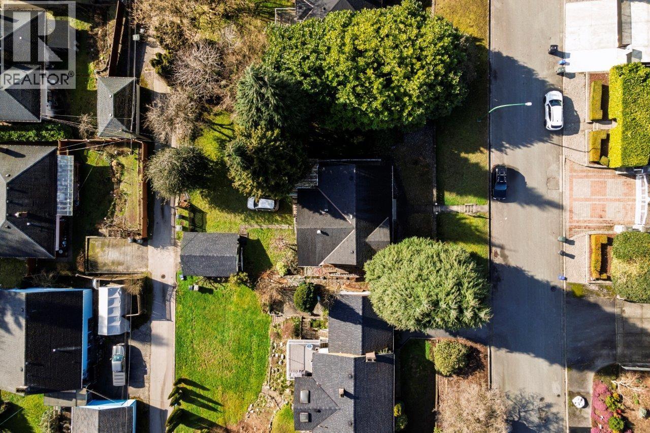 Listing Picture 7 of 25 : 4376 WINNIFRED STREET, Burnaby / 本拿比 - 魯藝地產 Yvonne Lu Group - MLS Medallion Club Member