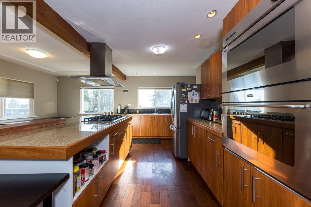 Listing Picture 10 of 25 : 4376 WINNIFRED STREET, Burnaby / 本拿比 - 魯藝地產 Yvonne Lu Group - MLS Medallion Club Member