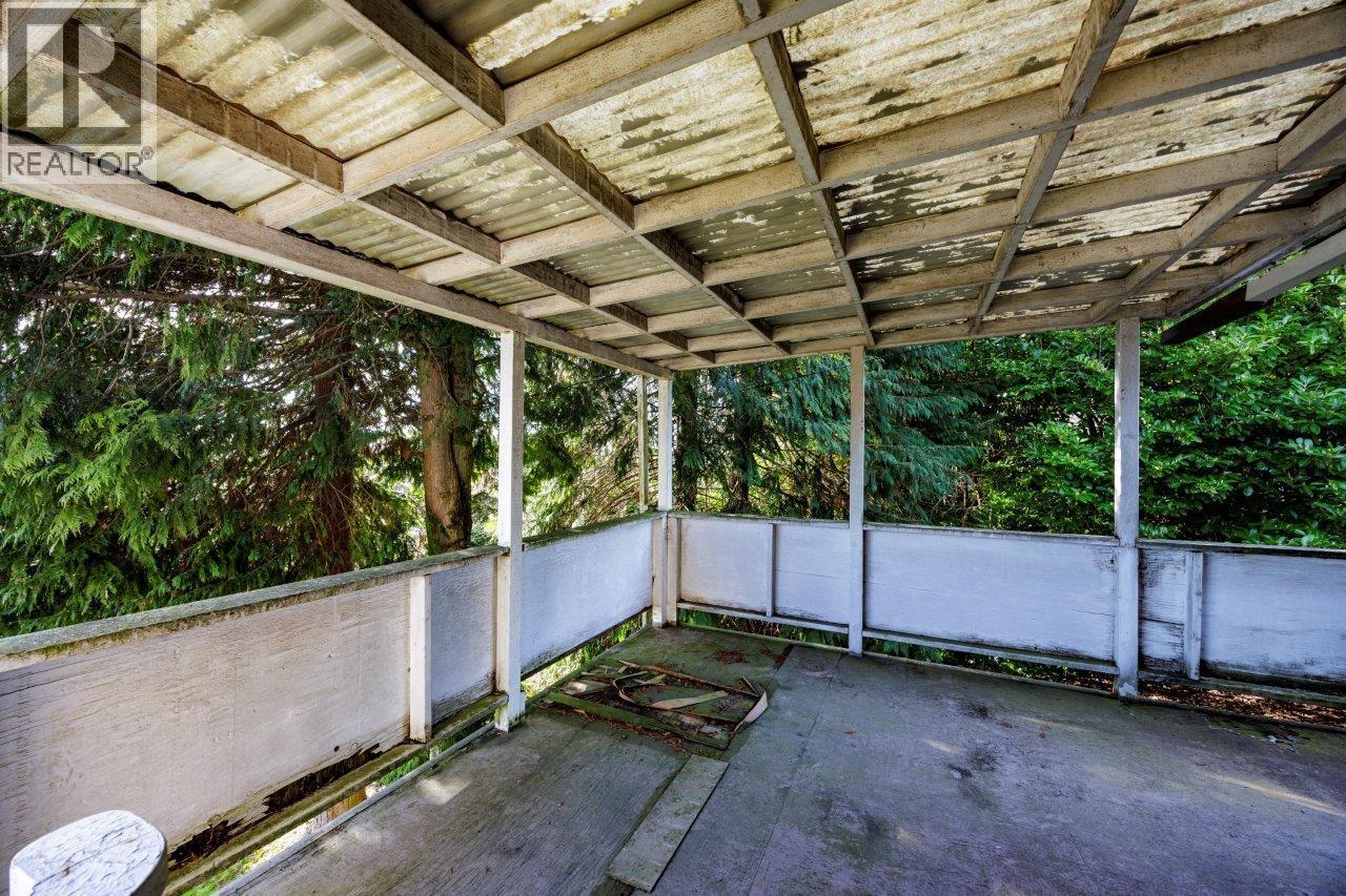 Listing Picture 19 of 25 : 4376 WINNIFRED STREET, Burnaby / 本拿比 - 魯藝地產 Yvonne Lu Group - MLS Medallion Club Member