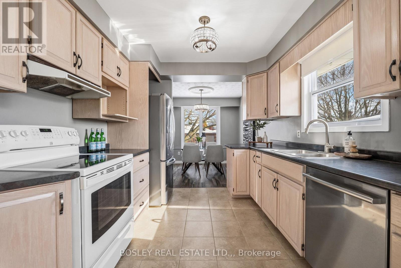 17 Adel Drive, St. Catharines, Ontario  L2M 6N3 - Photo 7 - X12794208