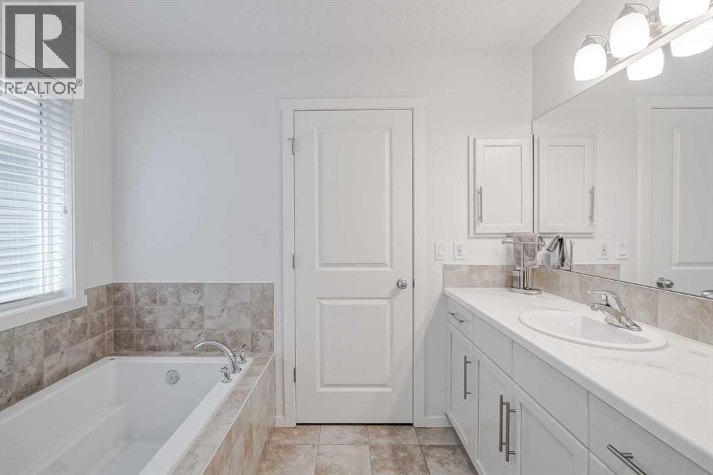 225 Kingsmere Cove Se, Airdrie, Alberta  T4A 0S1 - Photo 29 - A2286900