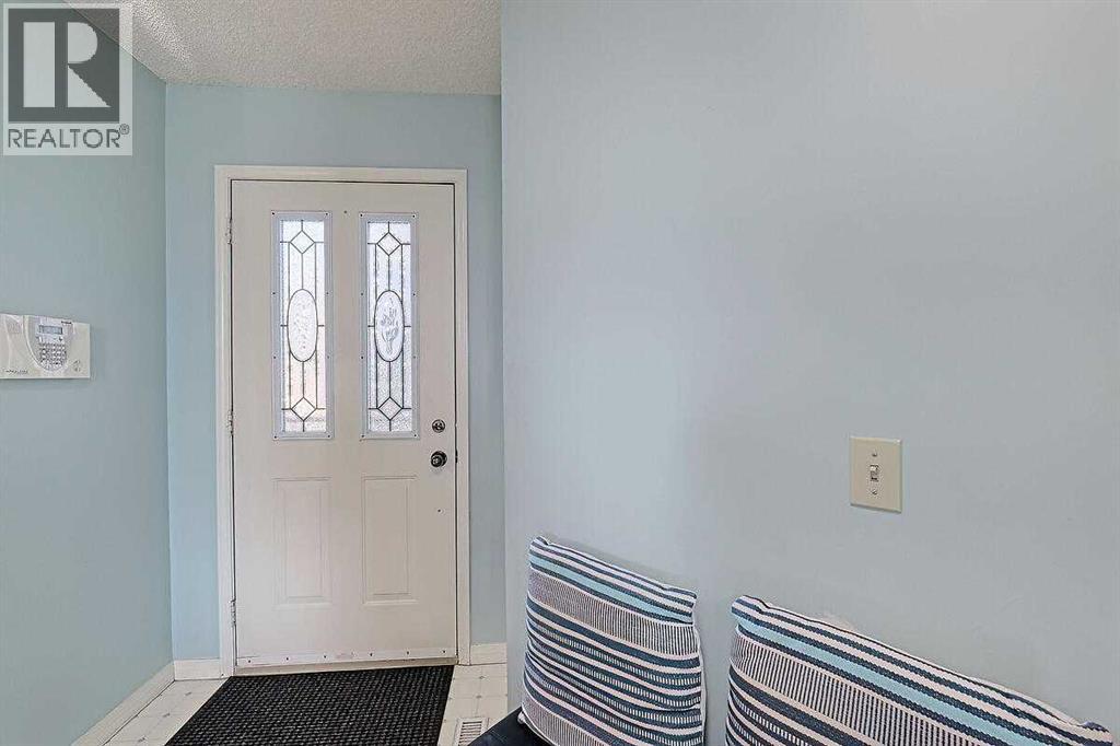 317 Sandringham Road Nw, Calgary, Alberta  T3K 3Z1 - Photo 11 - A2285975