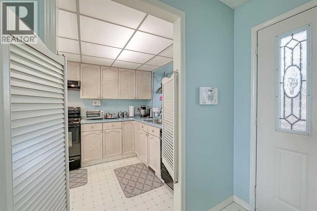 317 Sandringham Road Nw, Calgary, Alberta  T3K 3Z1 - Photo 12 - A2285975