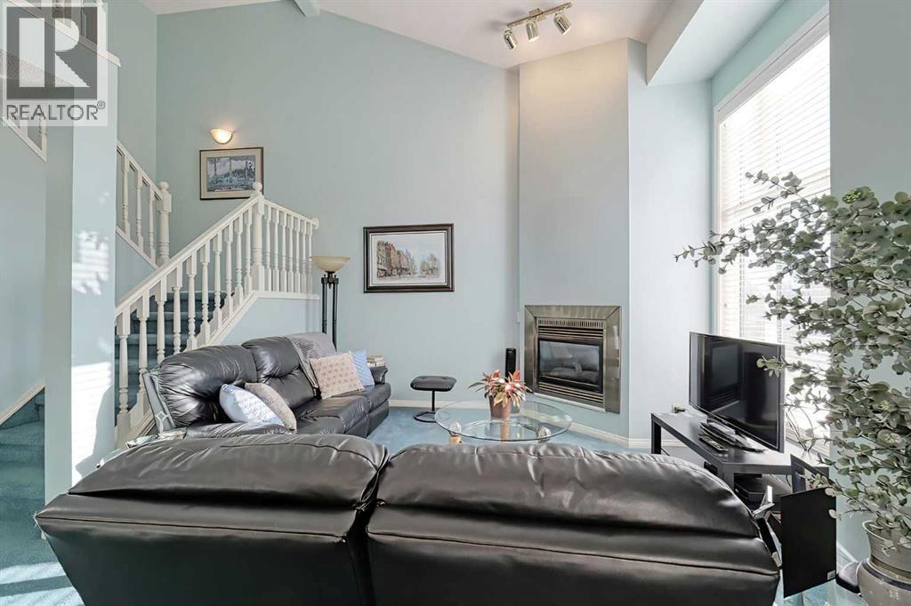 317 Sandringham Road Nw, Calgary, Alberta  T3K 3Z1 - Photo 4 - A2285975