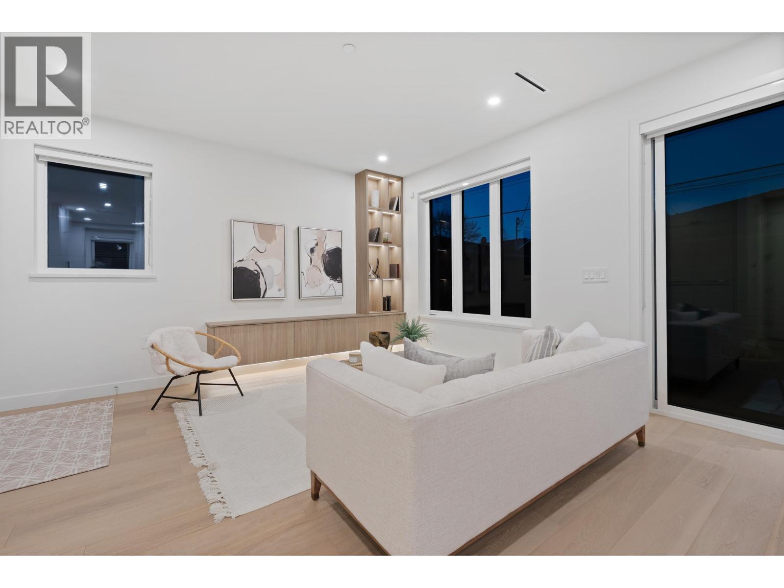 2 2253 Grant Street, Vancouver, British Columbia  V5L 2Z6 - Photo 3 - R3090332