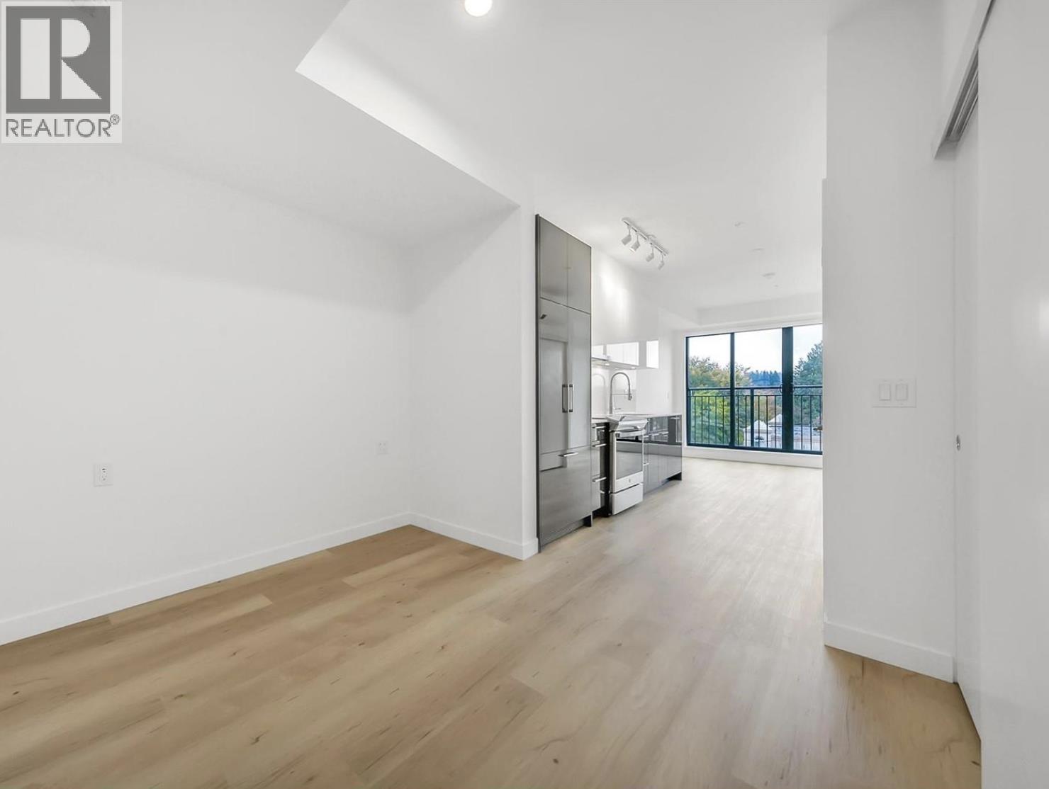 302 2446 Shaughnessy Street, Coquitlam, British Columbia  V3C 3E5 - Photo 3 - R3090335