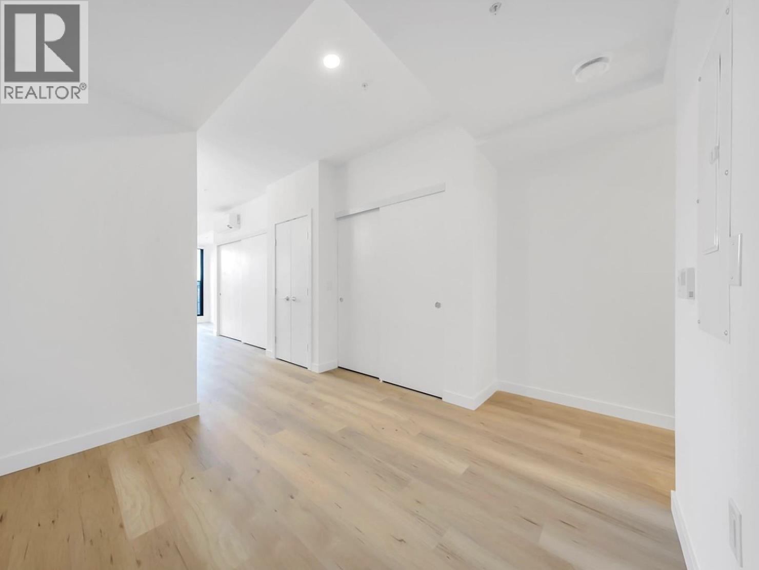 302 2446 Shaughnessy Street, Coquitlam, British Columbia  V3C 3E5 - Photo 4 - R3090335