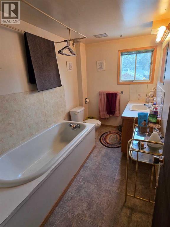 957 8 Street S, Lethbridge, Alberta  T1K 2K7 - Photo 12 - A2285744