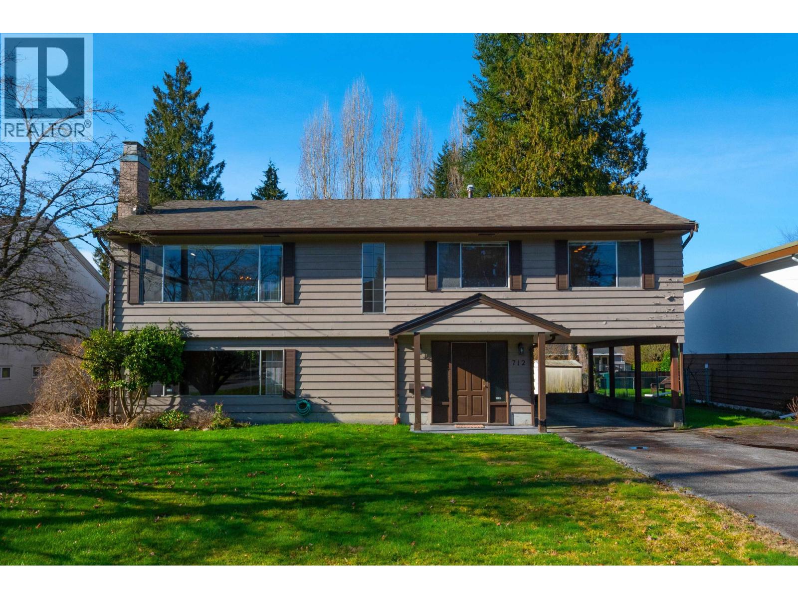 712 Macintosh Street, Coquitlam, British Columbia  V3J 4Y7 - Photo 1 - R3090305