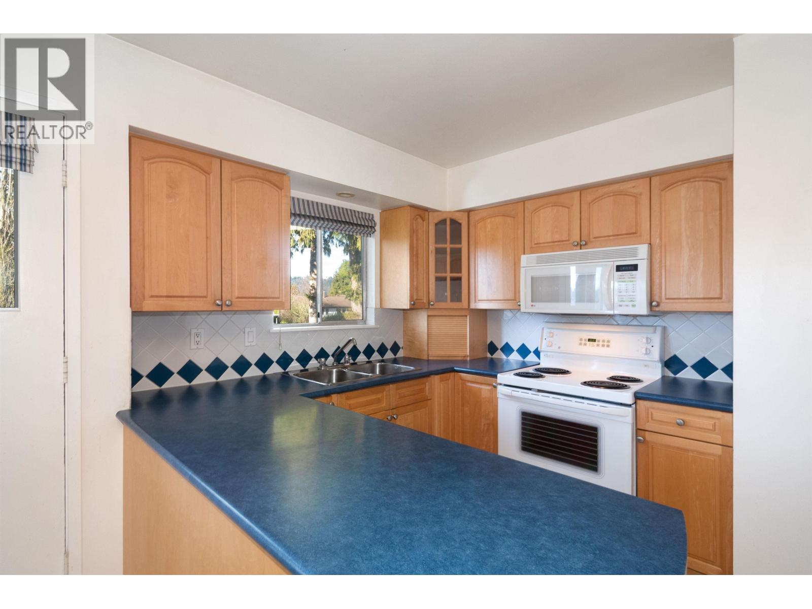 712 Macintosh Street, Coquitlam, British Columbia  V3J 4Y7 - Photo 12 - R3090305