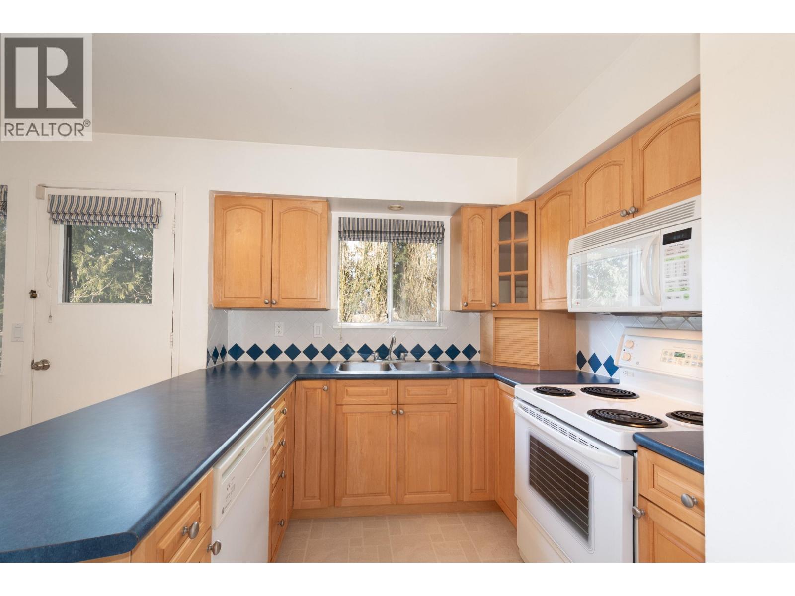 712 Macintosh Street, Coquitlam, British Columbia  V3J 4Y7 - Photo 13 - R3090305