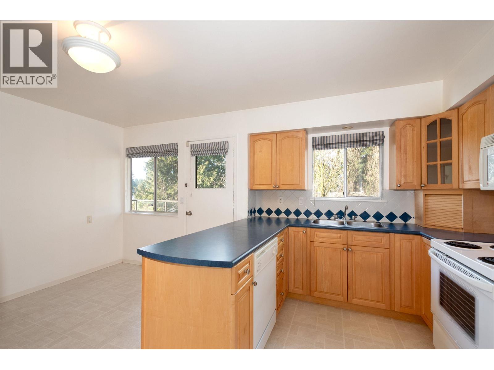 712 Macintosh Street, Coquitlam, British Columbia  V3J 4Y7 - Photo 14 - R3090305