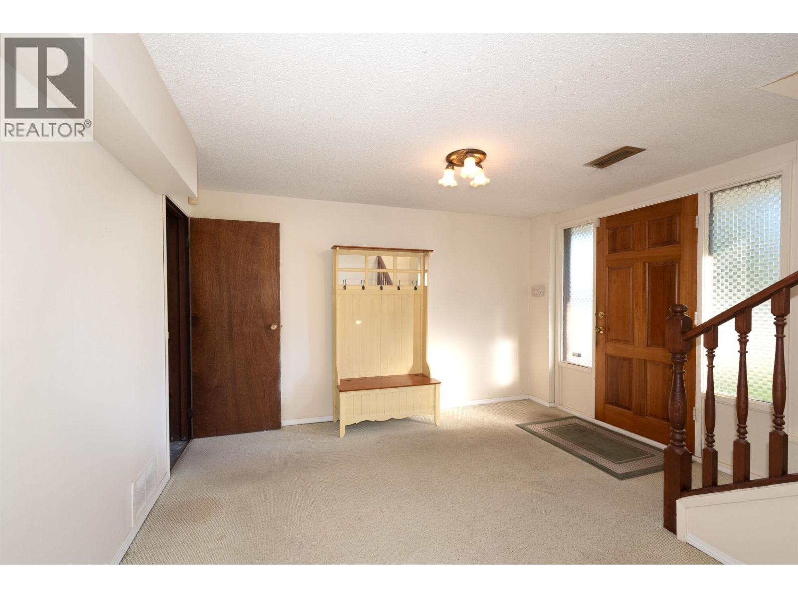 712 Macintosh Street, Coquitlam, British Columbia  V3J 4Y7 - Photo 2 - R3090305