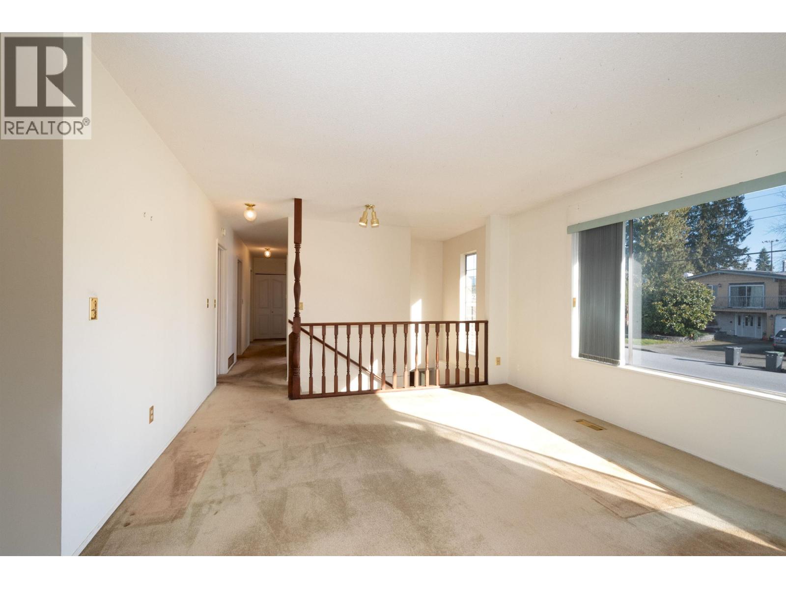 712 Macintosh Street, Coquitlam, British Columbia  V3J 4Y7 - Photo 3 - R3090305