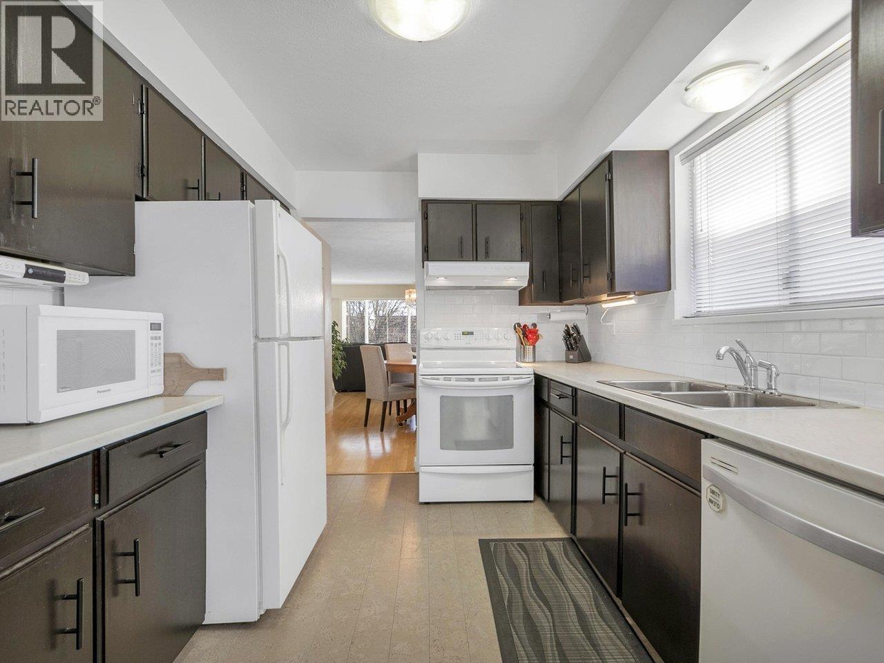 324 W 28th Street, North Vancouver, British Columbia  V7N 2J1 - Photo 12 - R3090328