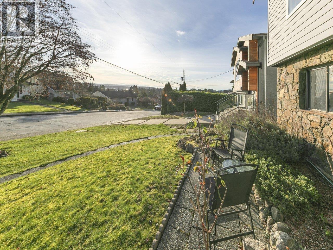 324 W 28th Street, North Vancouver, British Columbia  V7N 2J1 - Photo 4 - R3090328