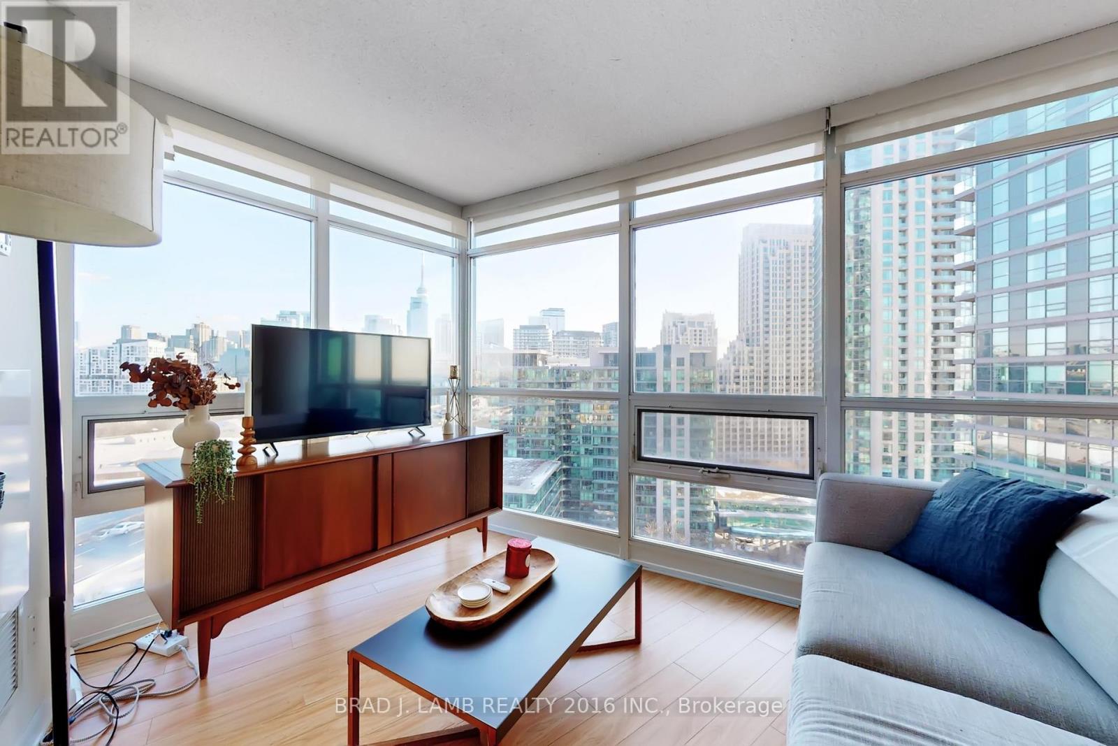 1611 - 231 Fort York Boulevard, Toronto, Ontario  M5V 1B2 - Photo 2 - C12794266