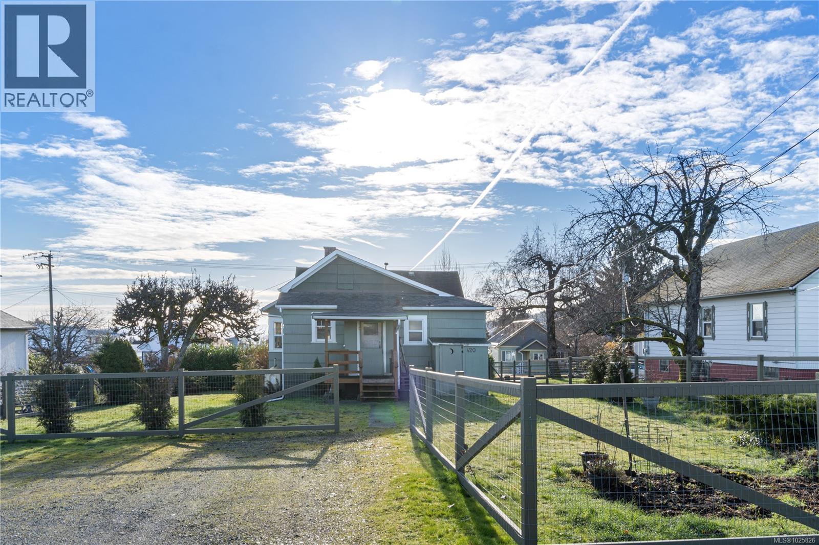 420 Roberts St, Ladysmith, British Columbia  V9G 1A6 - Photo 2 - 1025826