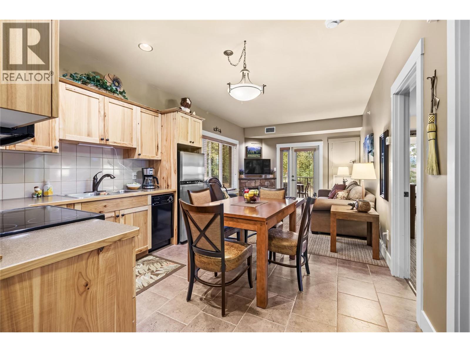 16310 Woolgar Road Unit# 221, Crawford Bay, British Columbia  V0B 1E0 - Photo 2 - 10376181