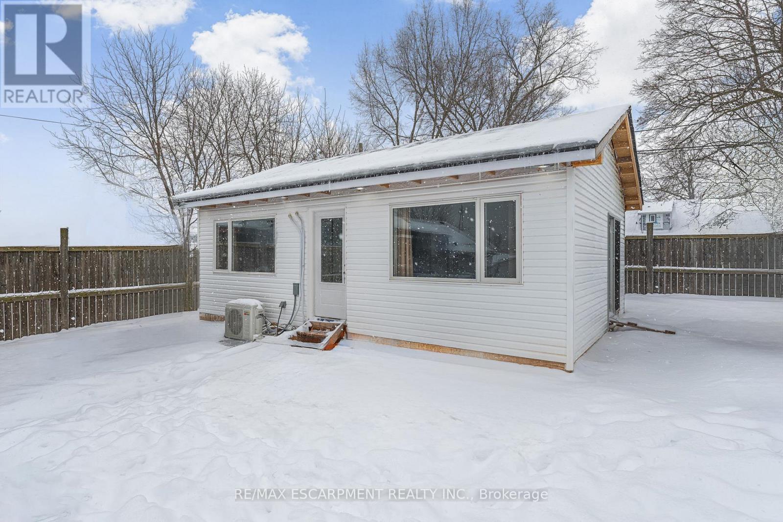 221 Bowen Road, Fort Erie, Ontario  L2A 2Y6 - Photo 3 - X12758778