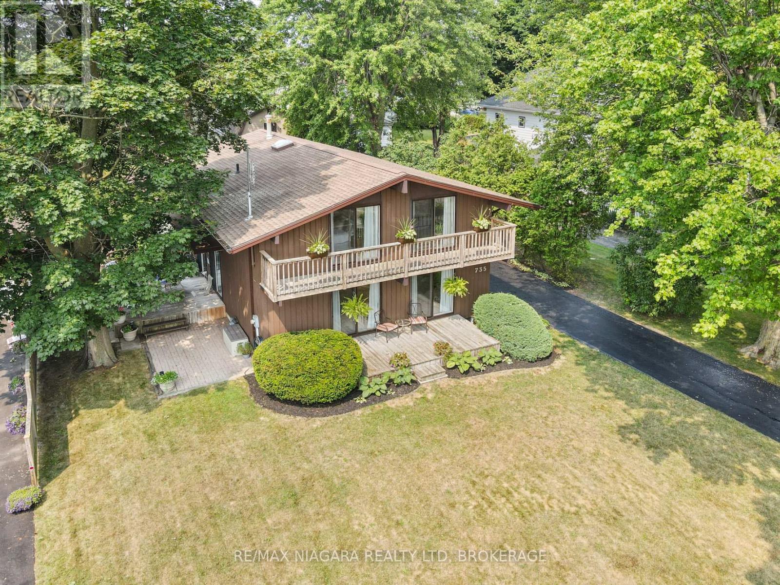 735 Niagara Boulevard, Fort Erie, Ontario  L2A 3J2 - Photo 2 - X12327210