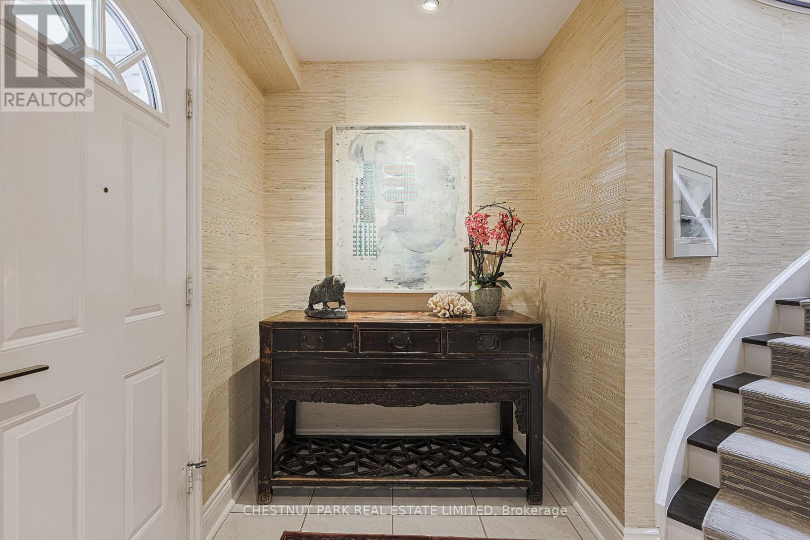 4 Cheltenham Court, Brampton, Ontario  L6W 1J3 - Photo 2 - W12794216