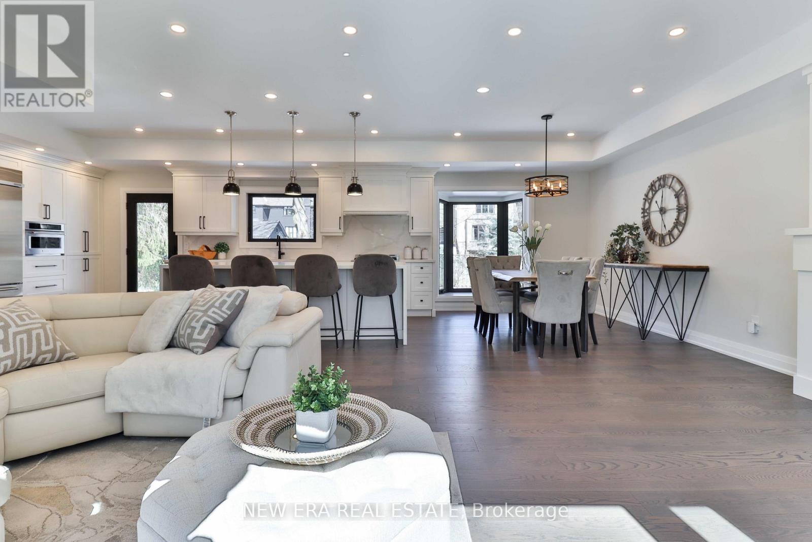 1481 Chasehurst Drive, Mississauga, Ontario  L5J 3A8 - Photo 3 - W12794232