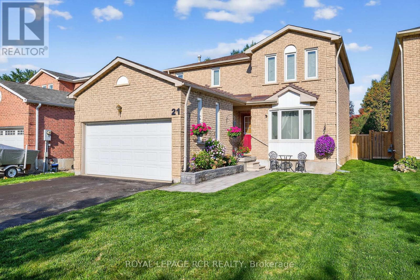 21 Webster Way, Halton Hills, Ontario  L7G 5J7 - Photo 2 - W12794270