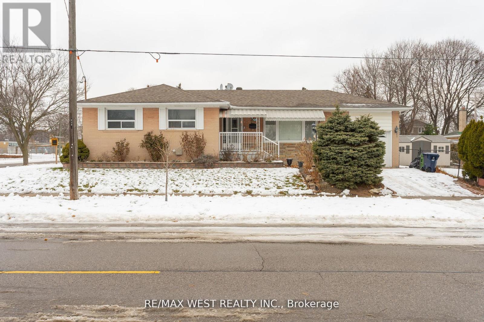 MAIN - 28 PARAGON ROAD, Toronto, Ontario