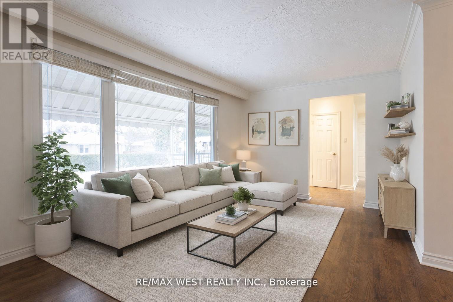 Main - 28 Paragon Road, Toronto, Ontario  M9R 1J5 - Photo 3 - W12794278