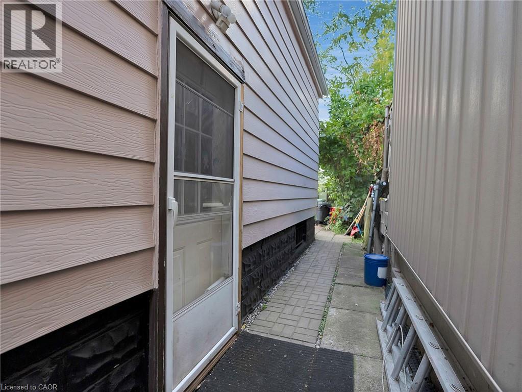 210 East 24th Street, Hamilton, Ontario  L8V 2Y4 - Photo 18 - 40805700