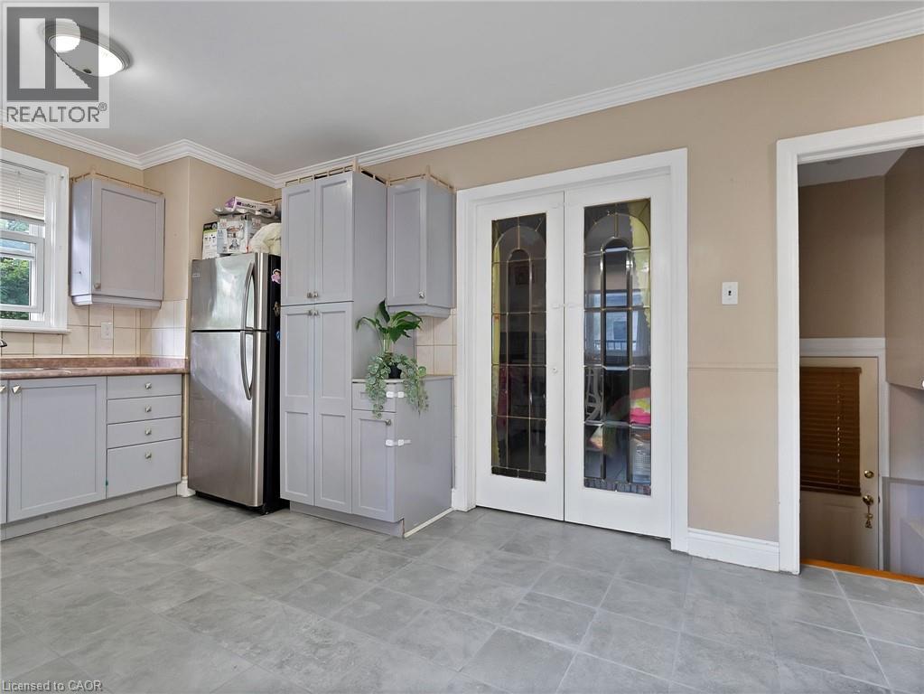 210 East 24th Street, Hamilton, Ontario  L8V 2Y4 - Photo 8 - 40805700