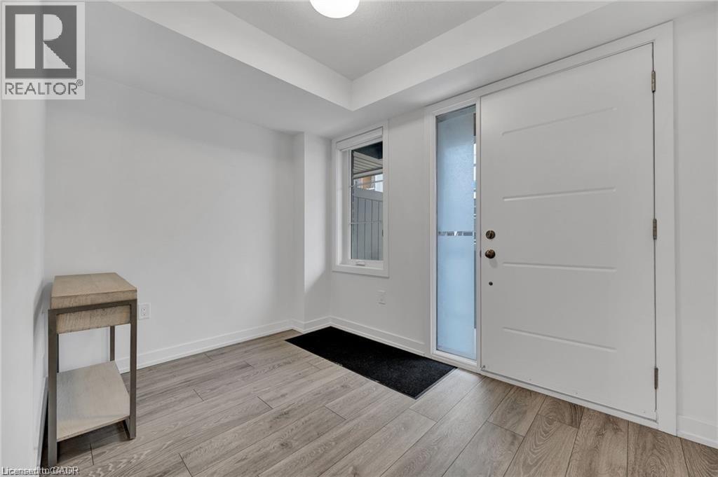 211 West Oak Trail, Kitchener, Ontario  N2R 1R4 - Photo 3 - 40805595