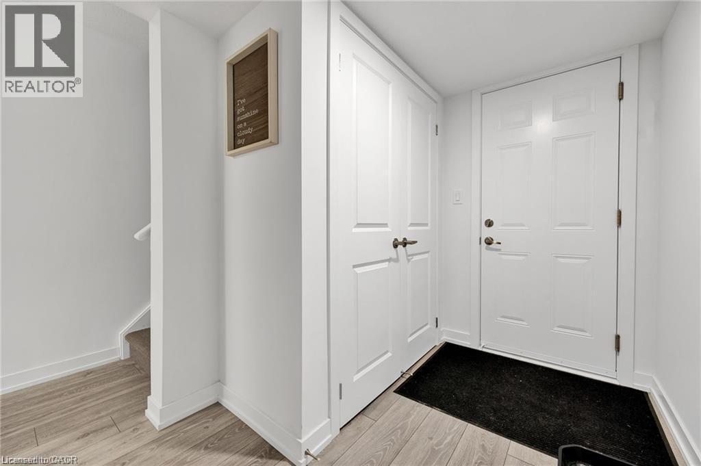 211 West Oak Trail, Kitchener, Ontario  N2R 1R4 - Photo 4 - 40805595