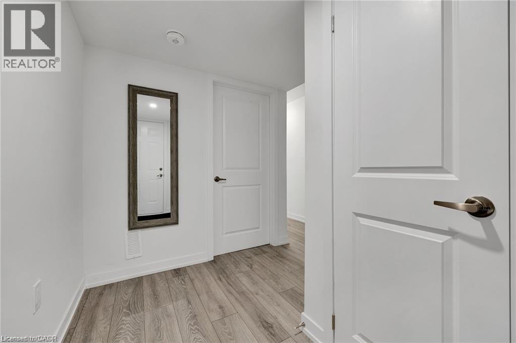 211 West Oak Trail, Kitchener, Ontario  N2R 1R4 - Photo 6 - 40805595