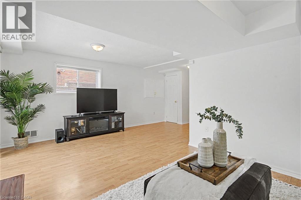 919 Veronica Court, Kitchener, Ontario  N2A 4G4 - Photo 32 - 40805583