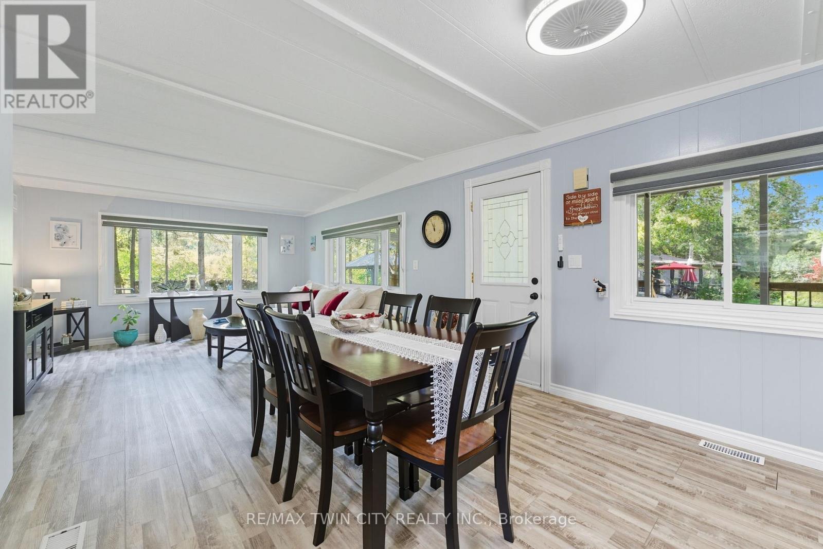 518 - 673 Brant Waterloo Road, North Dumfries, Ontario  N0B 1E0 - Photo 3 - X12794218