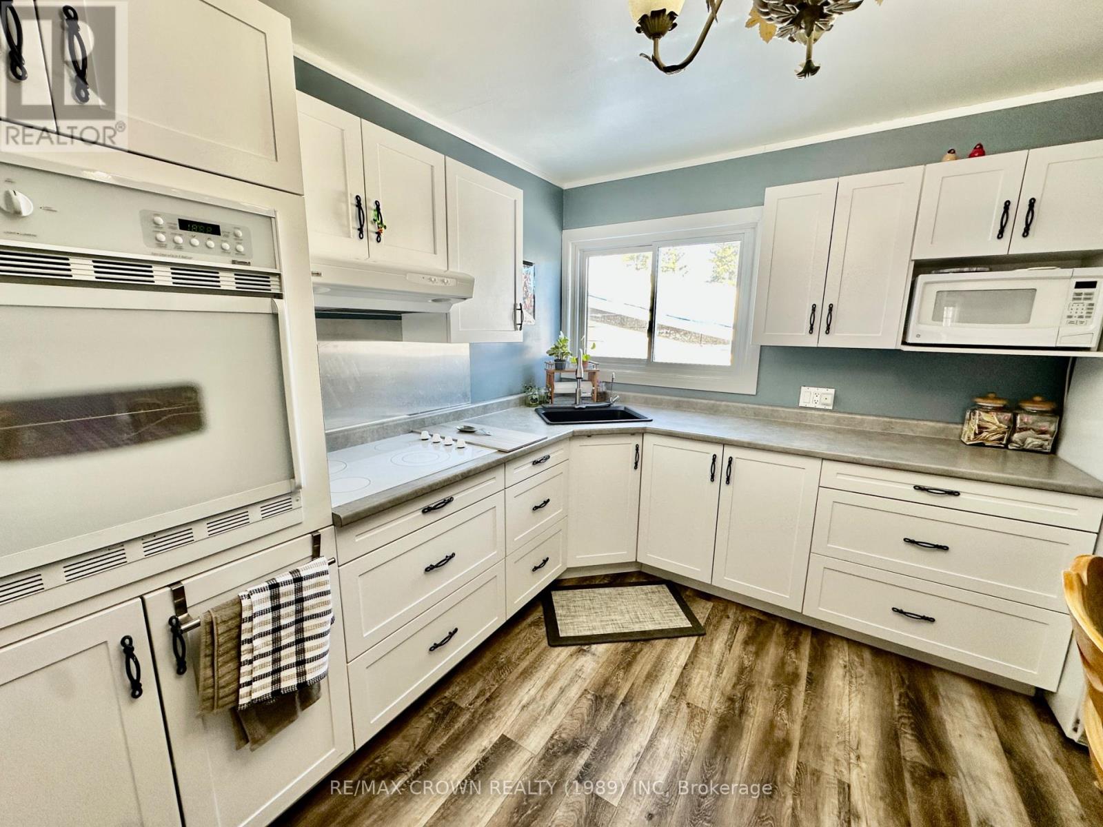 41 Cedar Avenue, Unorganized Townships (Thorne), Ontario  P0H 2J0 - Photo 8 - X12794176